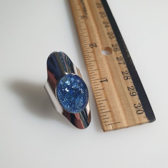 Sarah Coventry Wide Silver Tone Adjustable Ring Oval Blue Faceted Base SZ 7.5 - Picture 5 of 6